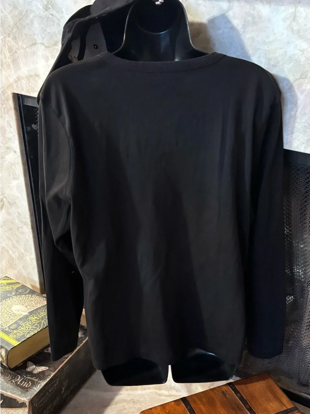 Eddie Bauer black long sleeve V-neck (XXL) Black embroidered 